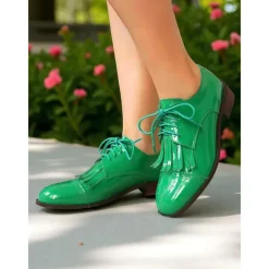 Women's 1950s Green Patent Leather Oxford Shoes – Retro Lace-Up Brogues with Fringe Detail for Spring Outfits or Garden Parties