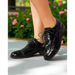 Women's 1950s Green Patent Leather Oxford Shoes – Retro Lace-Up Brogues with Fringe Detail for Spring Outfits or Garden Parties