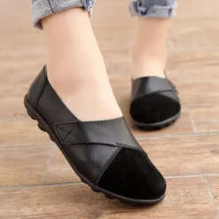 Women's Slip-on Loafers Round Toe Comfy Flat Shoes Casual Faux Leather Flats