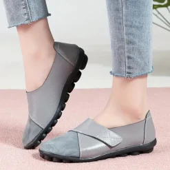 Women's Slip-on Loafers Round Toe Comfy Flat Shoes Casual Faux Leather Flats