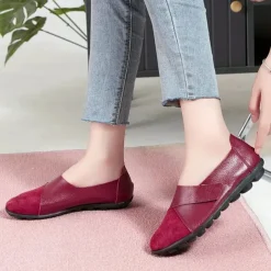 Women's Slip-on Loafers Round Toe Comfy Flat Shoes Casual Faux Leather Flats