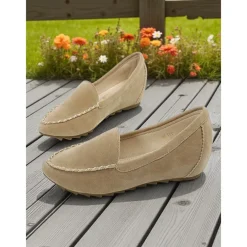 Women's Slip-On Loafers with Chain Stitch Detail – Soft Sole Casual Flats for Spring Walks, Office & Everyday Wear
