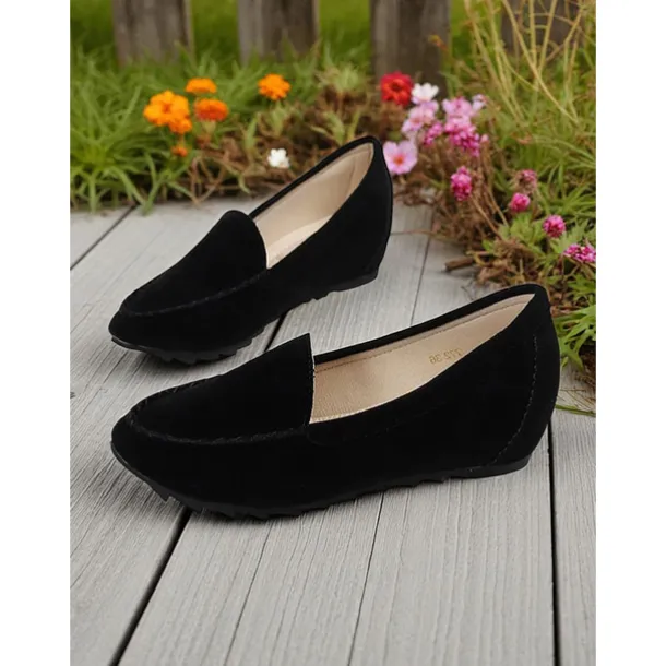 Women's Slip-On Loafers with Chain Stitch Detail – Soft Sole Casual Flats for Spring Walks, Office & Everyday Wear