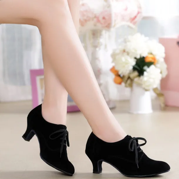 Women's Suede Lace-Up Low Heel Dance Shoes – Elegant Retro Style for Ballroom or Casual Occasions