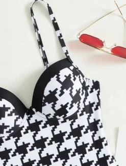 Women's Swimwear One Piece Monokini Swimsuit Backless Tummy Control High Waist Slim Vacation Beach Wear Graphic Halter Neck Sleeveless Bathing Suits