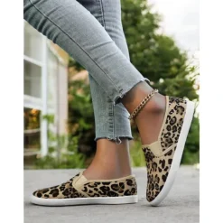 Women's Vibrant Mandala Print Slip-On Canvas Shoes – Casual and Comfortable Flats for Everyday Wear and Travel