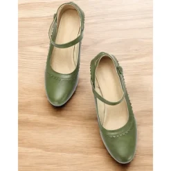 Women's Vintage Green faux Leather Mary Jane Heels with Scalloped Edge and Button Detail - Comfortable Low Heels for Work， Formal Events and Retro Style Outfits