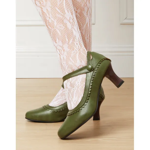 Women's Vintage Green faux Leather Mary Jane Heels with Scalloped Edge and Button Detail - Comfortable Low Heels for Work， Formal Events and Retro Style Outfits