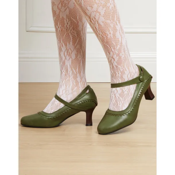 Women's Vintage Green faux Leather Mary Jane Heels with Scalloped Edge and Button Detail - Comfortable Low Heels for Work， Formal Events and Retro Style Outfits