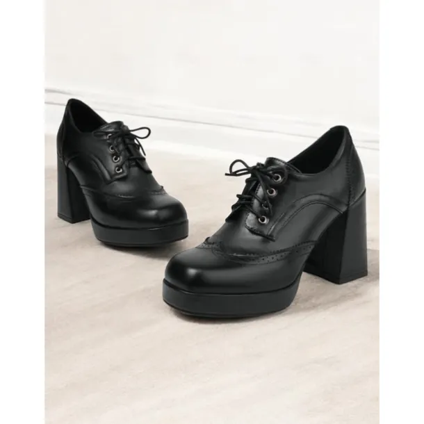 Women's Vintage Oxford Platform Heels with Lace-Up Design – Chunky Block Heel in Rich Brown Faux Leather for Retro and Formal Looks