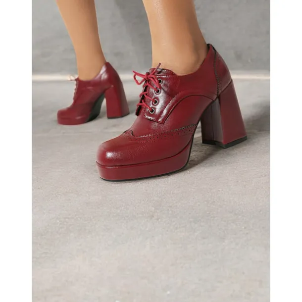 Women's Vintage Oxford Platform Heels with Lace-Up Design – Chunky Block Heel in Rich Brown Faux Leather for Retro and Formal Looks