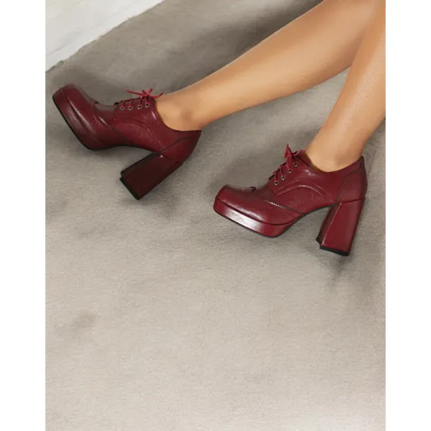 Women's Vintage Oxford Platform Heels with Lace-Up Design – Chunky Block Heel in Rich Brown Faux Leather for Retro and Formal Looks