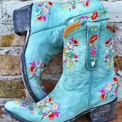Women's Vintage Western Cowboy Boots – Floral Embroidered Faux Leather Ankle Boots for Casual and Festival Wear