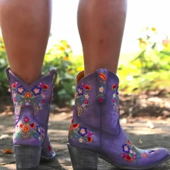 Women's Vintage Western Cowboy Boots – Floral Embroidered Faux Leather Ankle Boots for Casual and Festival Wear