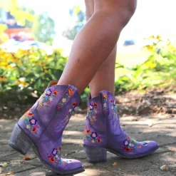 Women's Vintage Western Cowboy Boots – Floral Embroidered Faux Leather Ankle Boots for Casual and Festival Wear