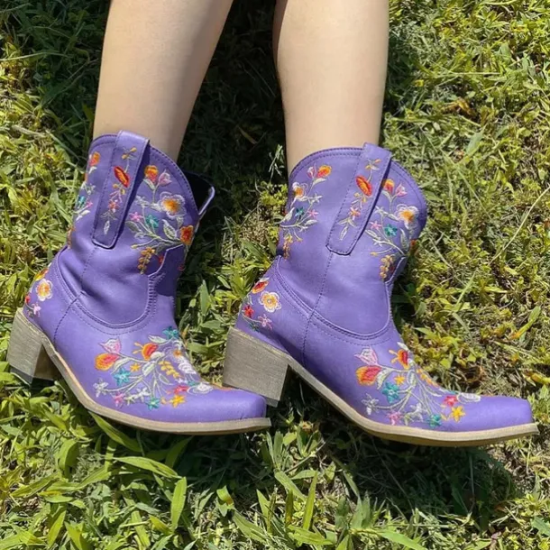 Women's Vintage Western Cowboy Boots – Floral Embroidered Faux Leather Ankle Boots for Casual and Festival Wear