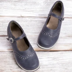 Women's Vintage-Style Mary Jane Shoes with Buckle Strap – Comfortable Retro Faux Leather Flats for Casual Wear