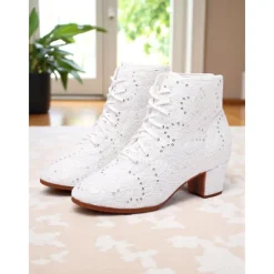 Women's White Lace-Up Performance Dance Boots with Rhinestone Accents - Vintage-Style Stage Shoes for Ballroom Shows, Costume Performances, and Theatrical Events