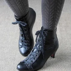 Women's White Lace-Up Victorian Ankle Boots with Mid Heel, Vintage-Inspired Footwear for Formal and Retro Style