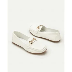 Women's White Leather Loafers with Gold Chain Detail - Elegant and Comfortable Shoes for Casual and Formal Wear