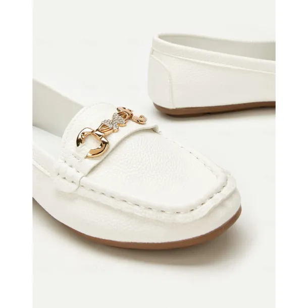 Women's White Leather Loafers with Gold Chain Detail - Elegant and Comfortable Shoes for Casual and Formal Wear