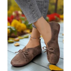 Women's Wide Toe Brown Ballet Flats with Bow Accent – Vintage-Inspired Comfort Shoes for Autumn Walks, Country Gatherings and Daily Commuting