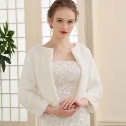 Women's Wrap Elegant Keep Warm Long Sleeve Faux Fur Wedding Wraps With Feathers / Fur For Wedding Fall