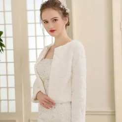 Women's Wrap Elegant Keep Warm Long Sleeve Faux Fur Wedding Wraps With Feathers / Fur For Wedding Fall
