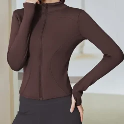 Women's Yoga Top Crew Neck Quick Dry Lightweight Breathable Thumbhole Long Sleeve Sports Solid Color Jacket Top For Running Fitness Yoga Loose Fit Activewear